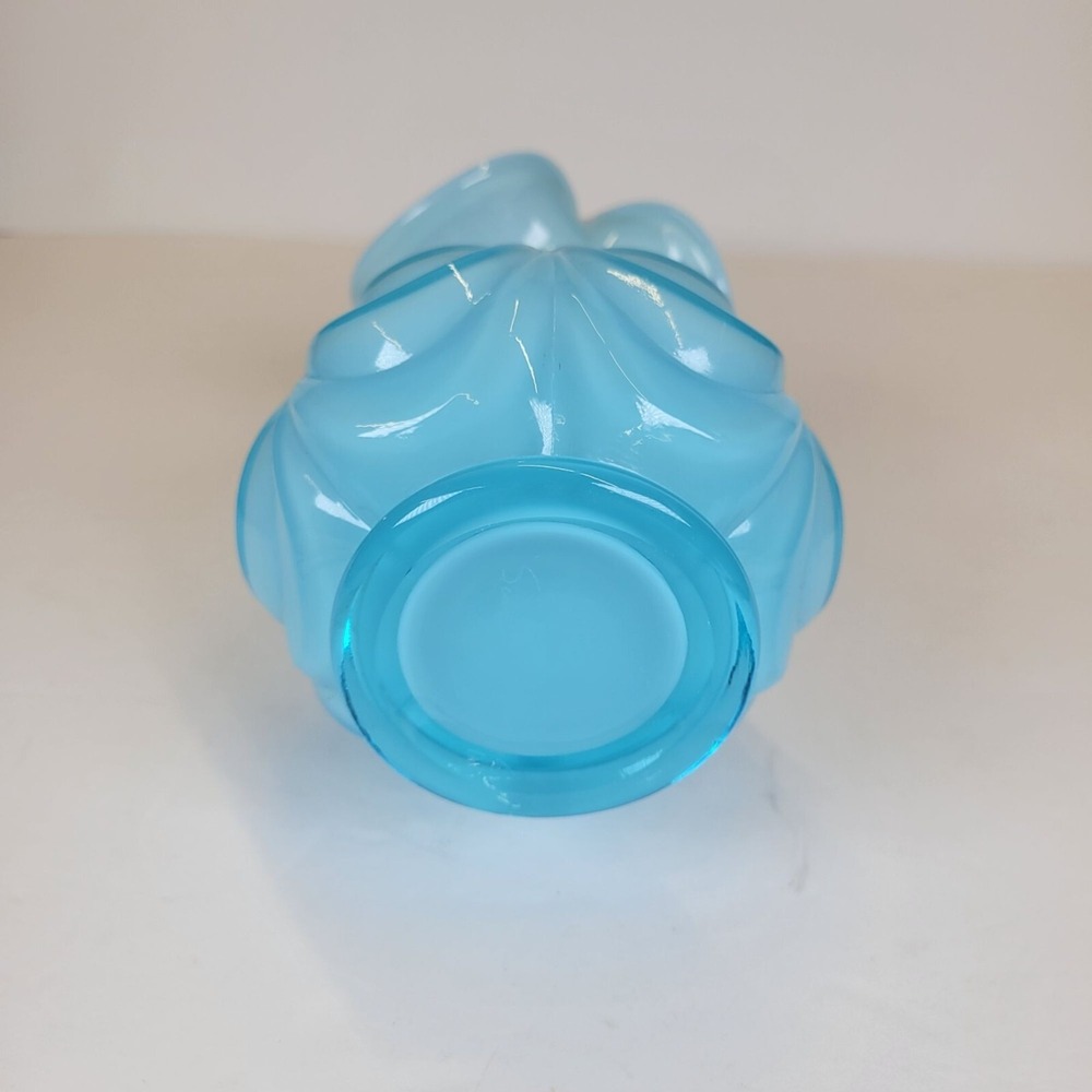Vintage Vase MCM Fenton Art Handcrafted Glass Blue Topaz Drapery Bud 6" USA - Picture 4 of 8